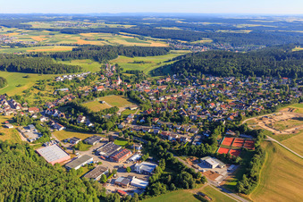 Dorfansicht von Süden im Ortsteil Weilersbach in Villingen-Schwenningen im Bundesland Baden-Württemberg, Deutschland