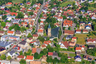 Luftbild von Ortszentrum mit Kirche St. Martinus, Wehlesporthalle und Volksbank Schwarzwald-Donau-Neckar eG in Dunningen im Bundesland Baden-Württemberg, Deutschland
