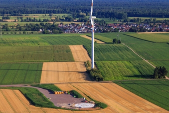Luftaufnahme von Repowering Windpark Minfeld. JUWI ersetzt vier Altanlagen (GE 1.5) aus 2004 durch zwei neue, modernen Anlagen vom Typ Vestas V162 mit je sechs Megawatt im Bundesland Rheinland-Pfalz, Deutschland