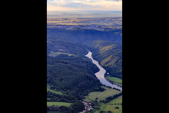 Verlauf der Saar zwischen Liegestelle Schwemlingen und Fähre Welles im Ortsteil Besseringen in Merzig im Bundesland Saarland, Deutschland