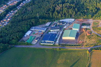 Industriegebiet Auf d. Haardt mit SEG Umwelt-Service GmbH,  Martino Installationstechnik – Heizung, Sanitär, Lüftung und Walter & Co. GmbH / Walter Nutzfahrzeuge GmbH in Mettlach im Bundesland Saarland, Deutschland