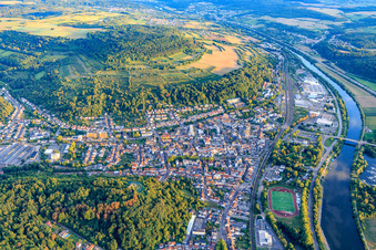 Stadtansicht an der Saar von Norden in Merzig im Bundesland Saarland, Deutschland