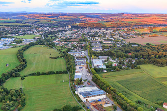 Luftaufnahme von Ortsansicht aus Westen am Abend im Ortsteil Jabach in Lebach im Bundesland Saarland, Deutschland