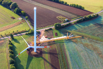 Luftaufnahme von Repowering einer Windkraftanlage vor Montage der Rotoren im Ortsteil Sotzweiler in Tholey im Bundesland Saarland, Deutschland