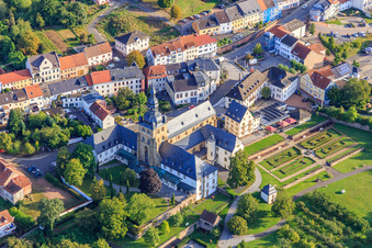 Benediktinerabtei St. Mauritius Tholey mit Abteikirche und Klostergarten von Südwesten im Bundesland Saarland, Deutschland