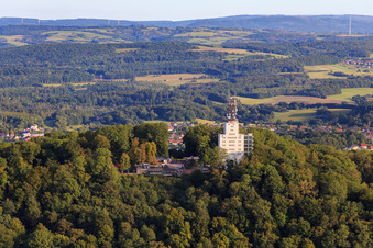 Schaumberg mit Skywalk, Schaumberg Alm und Aussichts- und Fernmeldeturm Schaumbergturm in Tholey im Bundesland Saarland, Deutschland