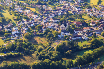 Kirche St. Willibrord am Friedhof im Ortsteil Limbach in Schmelz im Bundesland Saarland, Deutschland
