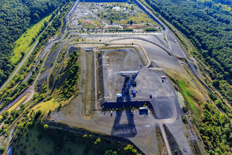 Schrägluftbild von Saarpolygon "Tor in die Zukunft" auf der Bergenhalde in Ensdorf im Bundesland Saarland, Deutschland