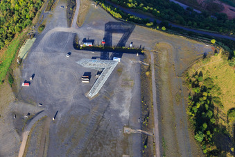 Saarpolygon "Tor in die Zukunft" auf der Bergenhalde in Ensdorf im Bundesland Saarland, Deutschland vom Flugzeug aus