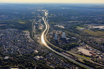 Luftbild von Verlauf der Saar an den Kühltürmen des STEAG Kraftwerk Fenne im Ortsteil Fürstenhausen in Völklingen im Bundesland Saarland, Deutschland
