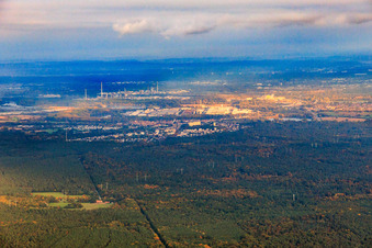 Automobilwerk Wörth von Westen in Wörth am Rhein im Bundesland Rheinland-Pfalz, Deutschland