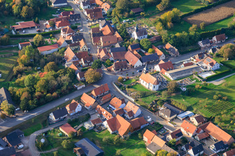Eglise catholique St. Gilles und Église protestante de Wintzenbach mit Fridehöfen im Bundesland Bas-Rhin, Frankreich