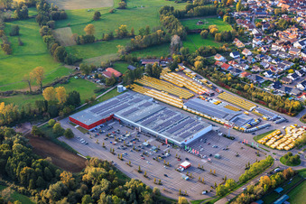 Südpfalz Center mit MODEPARK RÖTHER Rohrbach und Post-Autohändler Engel & Engel GmbH im Bundesland Rheinland-Pfalz, Deutschland