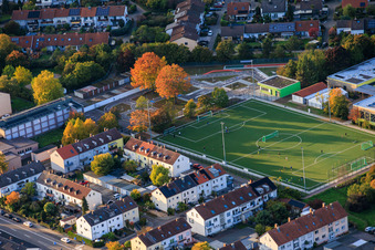 Fußballplatz und Sportheim des FSV Azzurri Landau 1982 e.V im Ortsteil Queichheim in Landau in der Pfalz im Bundesland Rheinland-Pfalz, Deutschland