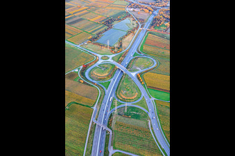 Verlauf der B10 nach O an der Anschlussstelle Landau/Edesheim in Landau in der Pfalz im Bundesland Rheinland-Pfalz, Deutschland