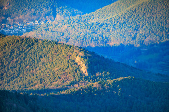 Sandsteinkletterfelsen Rötzenfels im Pfälzerwald im Ortsteil Gossersweiler in Gossersweiler-Stein im Bundesland Rheinland-Pfalz, Deutschland
