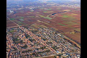 Haupstraße aus Süden im Ortsteil Böhl in Böhl-Iggelheim im Bundesland Rheinland-Pfalz, Deutschland