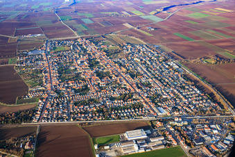 Ortsübersicht aus Süden im Ortsteil Böhl in Böhl-Iggelheim im Bundesland Rheinland-Pfalz, Deutschland