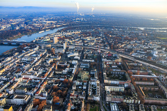 Heiningstraße und Berliner Straße aus Nordwesten im Ortsteil Mitte in Ludwigshafen am Rhein im Bundesland Rheinland-Pfalz, Deutschland