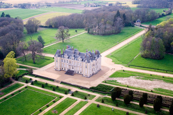 Luftbild von Palais des Schloss Le Chateau de la Pierre in Coudrecieux im Bundesland Sarthe, Frankreich