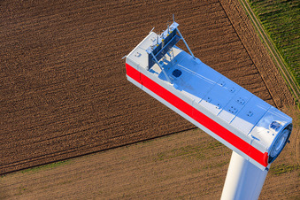 Luftbild von Repowering des Windpark Minfeld. JUWI ersetzt vier Altanlagen (GE 1.5) aus 2004 durch zwei neue, modernen Anlagen vom Typ Vestas V162 mit je sechs MW im Bundesland Rheinland-Pfalz, Deutschland
