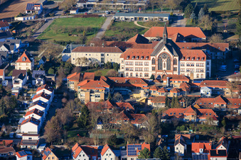 St. Paulus Stift Herxheim und Caritas-Förderzentrum St. Laurentius und Paulus in Wörth am Rhein im Bundesland Rheinland-Pfalz, Deutschland