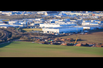 Baustelle der Vulcan Energy für eine Anlage zur Gewinnung von Lithium und Erdwärme auf dem Radweg zwischen Herxheim und Landau in Landau in der Pfalz im Bundesland Rheinland-Pfalz, Deutschland