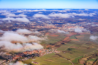 Stadtansicht von Südwesten unter Wolken in Landau in der Pfalz im Bundesland Rheinland-Pfalz, Deutschland