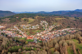 Bundenthal von Westen im Bundesland Rheinland-Pfalz, Deutschland