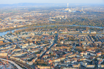 Wittelsbachstraße bis zur Parkinsel von Nordwesten im Ortsteil Süd in Ludwigshafen am Rhein im Bundesland Rheinland-Pfalz, Deutschland