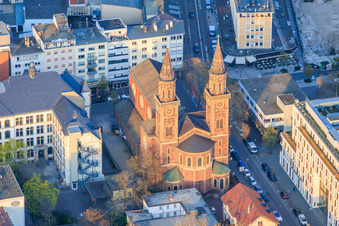 Kirche St. Ludwig an der Wredestraße im Ortsteil Mitte in Ludwigshafen am Rhein im Bundesland Rheinland-Pfalz, Deutschland