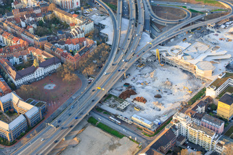 Gelände der künftigen Helmut-Kohl Allee auf dem Grund des bis auf die Grundmauern abgerissenen, ehemaligen Rathaus Center an der noch abzureissenden Hochstraße Nord(B44) im Ortsteil Mitte in Ludwigshafen am Rhein im Bundesland Rheinland-Pfalz, Deutschland