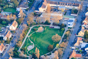 Volkspark im Ortsteil Gartenstadt in Ludwigshafen am Rhein im Bundesland Rheinland-Pfalz, Deutschland