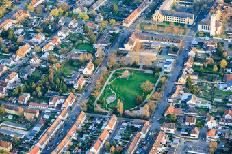 Volkspark im Ortsteil Gartenstadt in Ludwigshafen am Rhein im Bundesland Rheinland-Pfalz, Deutschland