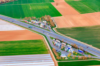 Parkplatz Spielberg an der A65 in Haßloch im Bundesland Rheinland-Pfalz, Deutschland