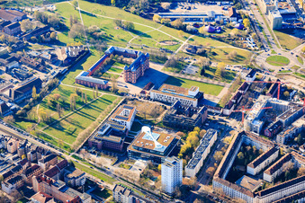 Schloss Gottesaue, Musikschule Wolfgang-Rihm-Forum und BGV Badische Versicherungen im Ortsteil Oststadt in Karlsruhe im Bundesland Baden-Württemberg, Deutschland