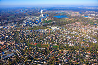 Stadtpanorama aus Osten bis zum Rhein im Ortsteil Nordweststadt in Karlsruhe im Bundesland Baden-Württemberg, Deutschland