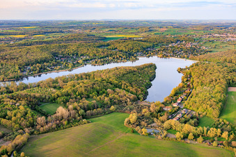 Damm La digue de dief am Étang de Diefenbach in Puttelange-aux-Lacs im Bundesland Moselle, Frankreich