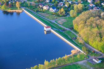 Damm La digue de dief am Étang de Diefenbach in Puttelange-aux-Lacs im Bundesland Moselle, Frankreich