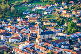Kirche Saint-Pierre-et-Saint-Paul de Puttelange-aux-Lacs im Bundesland Moselle, Frankreich