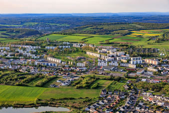 Plattenbauwohnsiedlung an der Av. Victor Hugo in Farébersviller im Bundesland Moselle, Frankreich