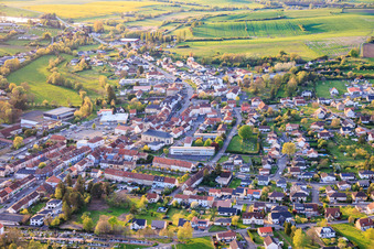 Puttelange-aux-Lacs von Südosten im Bundesland Moselle, Frankreich