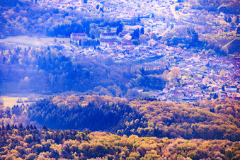 Quartier, Rue Colonel Teyssier mit MAUSA on the Bitche - Musée d'Art Urbain et du Street Art und Marché Couvert in Bitsch im Bundesland Moselle, Frankreich