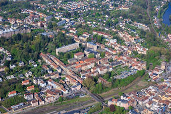 Rue du Parc und Gymnasium Jean de Pange aus Südosten im Ortsteil Blauberg in Saargemünd im Bundesland Moselle, Frankreich