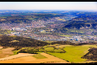 Stadtansicht aus Süden mit Funkturm Oßmaritz im Ortsteil Winzerla in Jena im Bundesland Thüringen, Deutschland