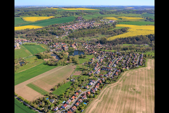 Ortsansicht von Süden mit Klosterteich im Ortsteil Thalbürgel in Bürgel im Bundesland Thüringen, Deutschland