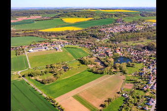 Ortsansicht von Süden mit Klosterteich im Ortsteil Thalbürgel in Bürgel im Bundesland Thüringen, Deutschland