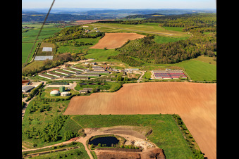 Industriegebiet Zinna mit Komposthalden der GEMES Abfallentsorgung und Recycling GmbH in Schöngleina im Bundesland Thüringen, Deutschland