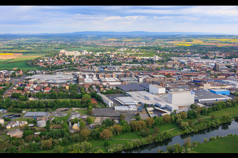 Stadtansicht jenseits des Main aus Südosten mit ZF Friedrichshafen AG - Werk Nord im Ortsteil Oberndorf in Schweinfurt im Bundesland Bayern, Deutschland