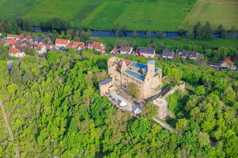 Burg Trimburg von Südosten im Ortsteil Trimberg in Elfershausen im Bundesland Bayern, Deutschland